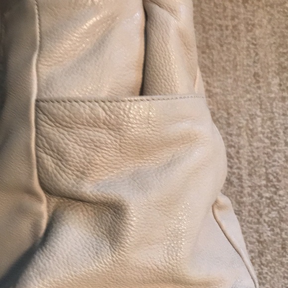 B Makowsky cream leather bag with lots of pockets - Picture 5 of 10